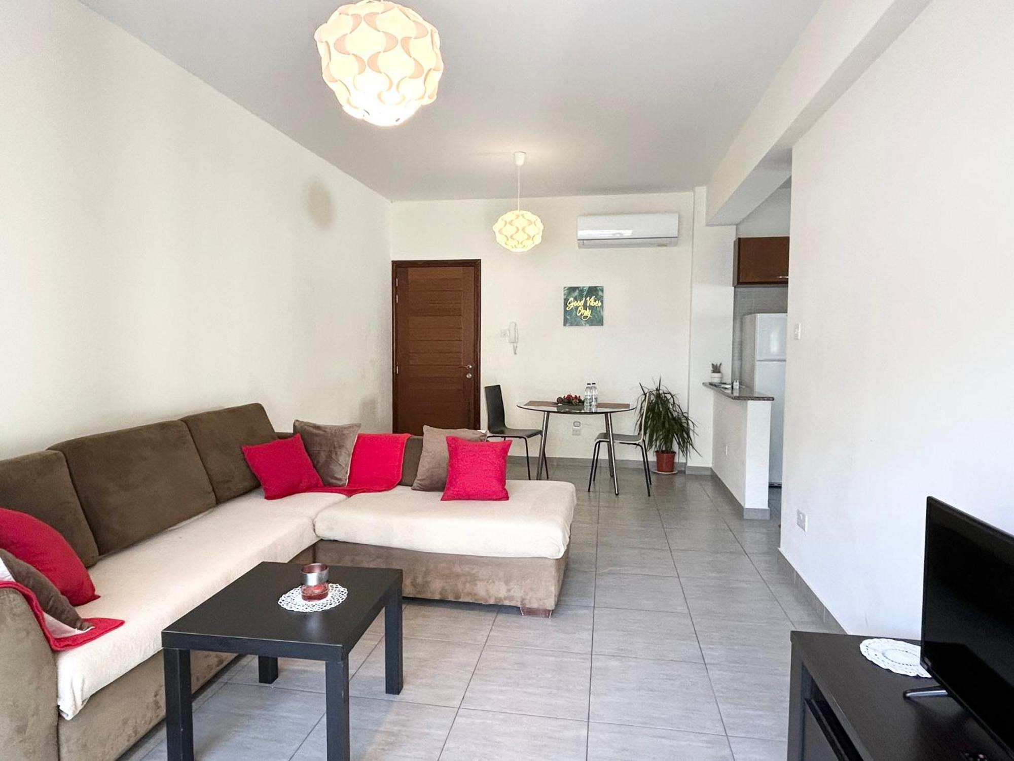 Sun Julz Apartments On The Beach Paphos Exterior foto